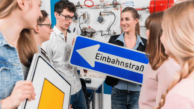 cmg_symbolbilder_ - 2025-10-23T123701.937 Theorie in der Fahrschule (über Kzenon)