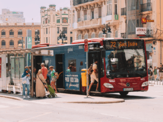 Reisen mit Bus und Bahn im Ausland: So vermeidest Du teure Bußgelder Reisen mit Bus und Bahn im Ausland: So vermeidest Du teure Bußgelder