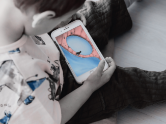 Das erste Smartphone: Warum Eltern beim Weihnachtsgeschenk Verantwortung übernehmen müssen