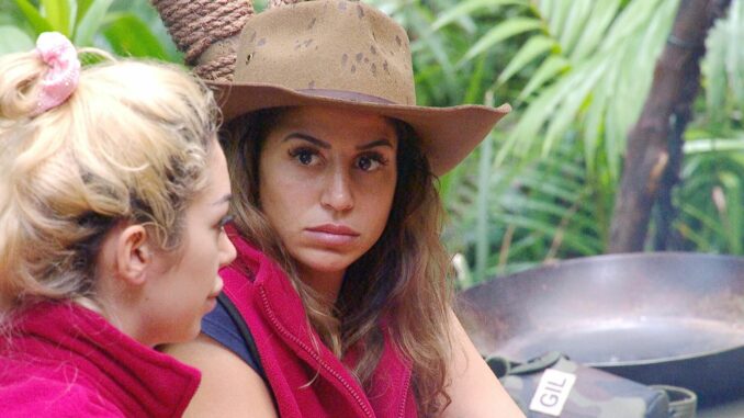 Ariel (l.) mit Eva Benetatou (über RTL)