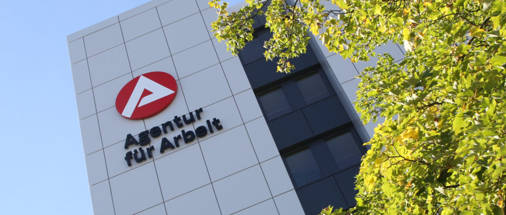 Mehr Arbeitslose, weniger Stellenmeldungen