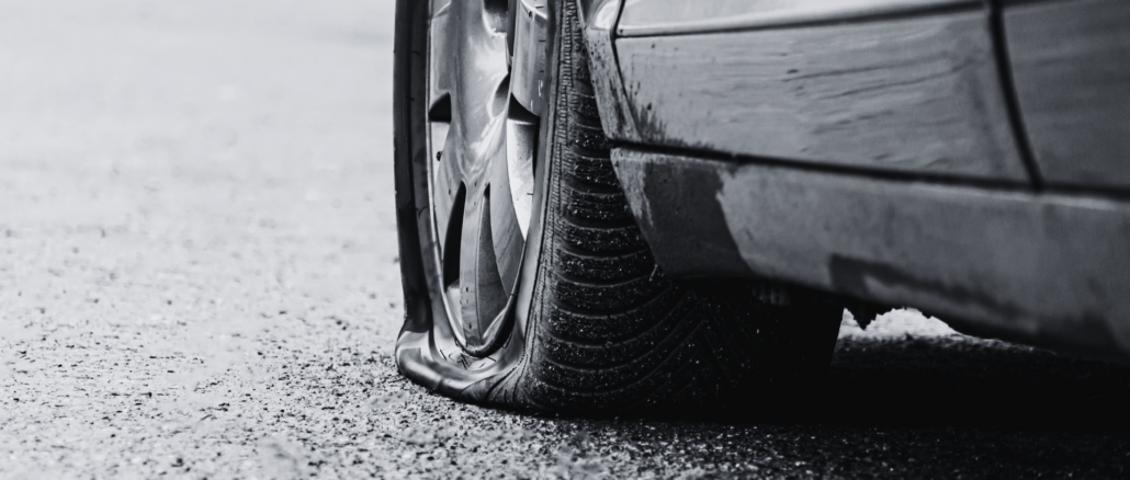 Reifenplatzer bei hoher Geschwindigkeit: Sicherheit geht vor