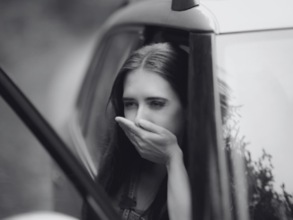 Übelkeit im Auto vorbeugen: Was auf der Reise wirklich hilft – und was nicht