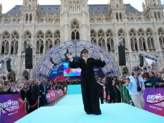 Schlicht und stimmungsvoll: Wien eröffnet den 70. Eurovision Song Contest auf dem Turquoise Carpet